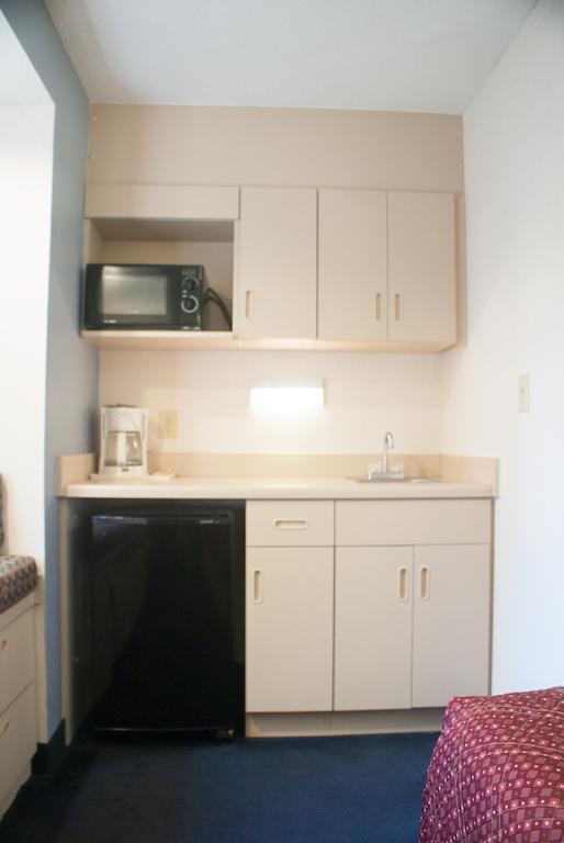 Hometown Inn & Suites Jacksonville Butler Blvd./Southpoint Room photo