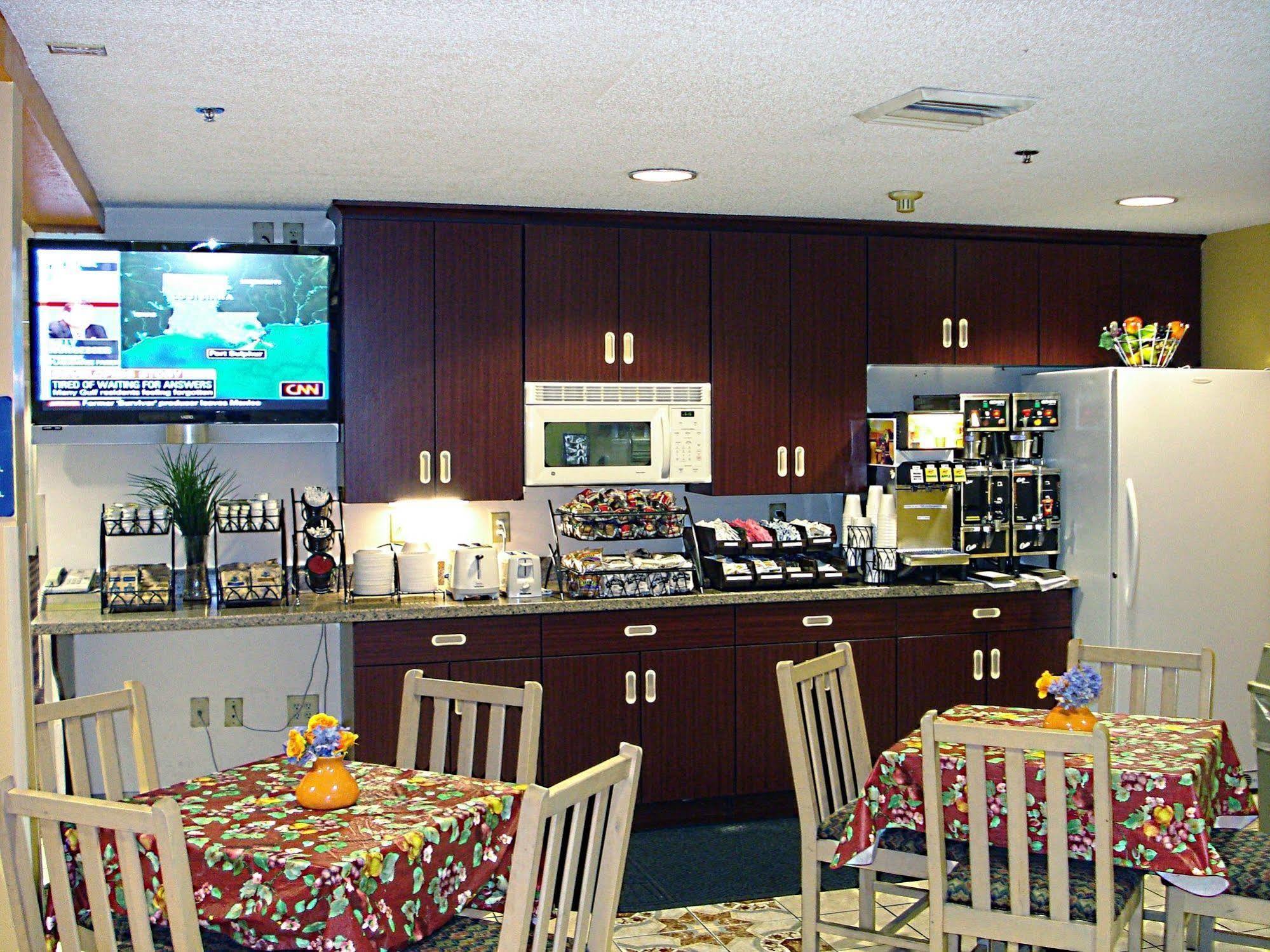 Hometown Inn & Suites Jacksonville Butler Blvd./Southpoint Exterior photo